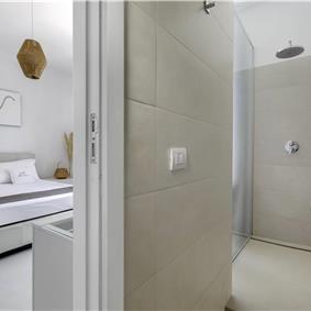 4 bedroom with pool and panoramic sea views near Serrento, sleeps 10